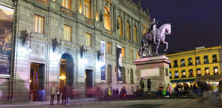 Día de las madres ambiente lgbt gay Tour 10 de mayo lgbt, tour día de las madres lgbt, día de las madres en los viñedos de Querétaro lgbt, cata de vino 10 de mayo