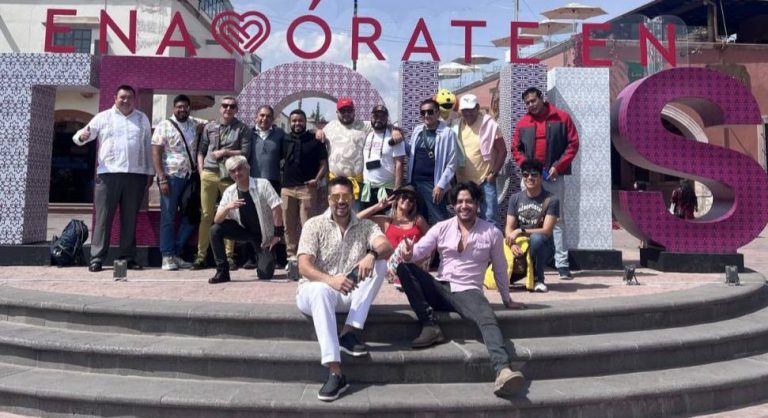 Tour 10 de mayo lgbt, tour día de las madres lgbt, día de las madres en los viñedos de Querétaro lgbt, cata de vino 10 de mayo