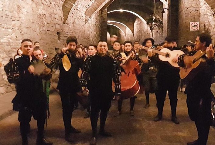 Día de las madres lgbt Tour 10 de mayo lgbt, tour día de las madres lgbt, día de las madres en los viñedos de Querétaro lgbt, cata de vino 10 de mayo