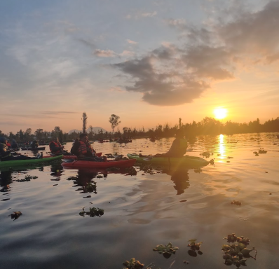 Tour gay Amanecer en Kayak en Xochimilco