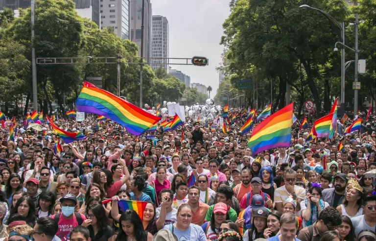 Día de las madres en viñedos de Querétaro ambiente lgbt gay Tour 10 de mayo lgbt, tour día de las madres lgbt, día de las madres en los viñedos de Querétaro lgbt, cata de vino 10 de mayo