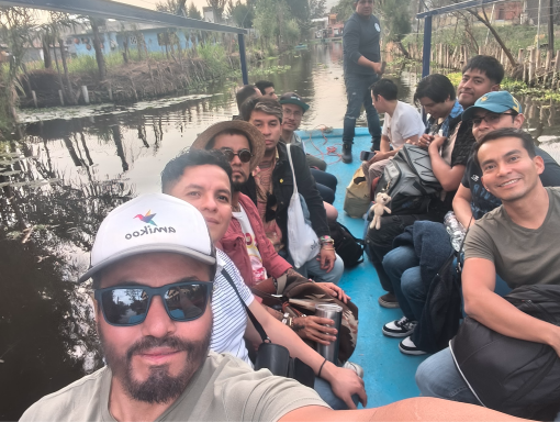 Tour gay Amanecer en Kayak en Xochimilco