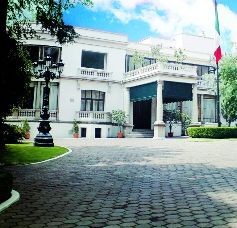 Tour 10 de mayo lgbt, tour día de las madres lgbt, día de las madres en los viñedos de Querétaro lgbt, cata de vino 10 de mayo