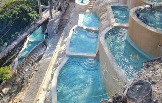 Tour 10 de mayo lgbt, tour día de las madres lgbt, día de las madres en los viñedos de Querétaro lgbt, cata de vino 10 de mayo